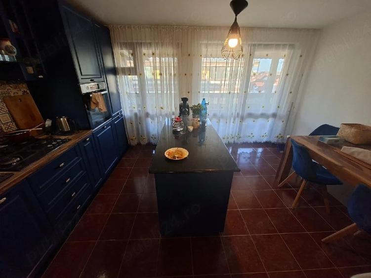 Apartament cu 3 camere decomandat în Est