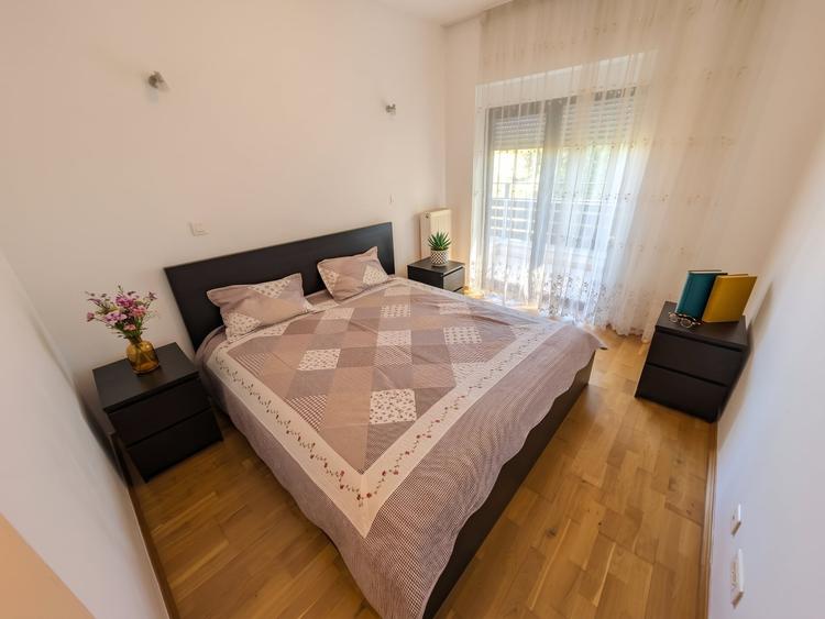 Apartament cu 3 camere, mobilat în Băneasa