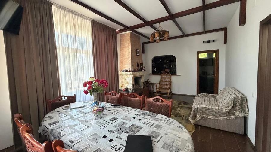 Casă individuală cu 2 camere decomandat cu Teren 418 Mp în Dorobanți