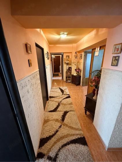 Apartament cu 4 camere decomandat în Sebastian