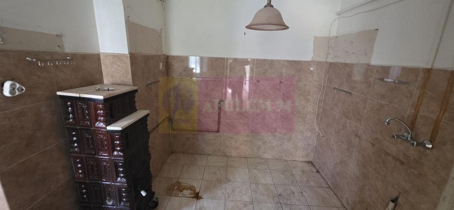 Casă individuală cu 4 camere cu Canalizare în Central