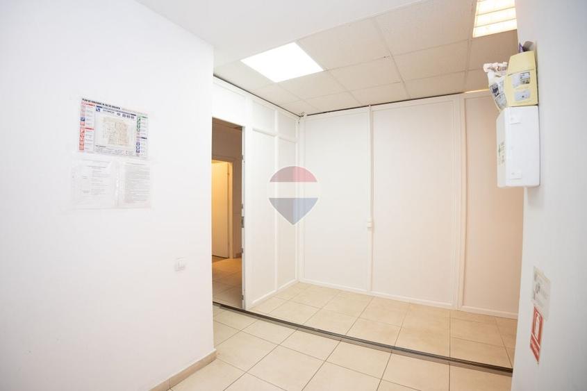 Spațiu comercial, de 193.94999694824 mp, în Central