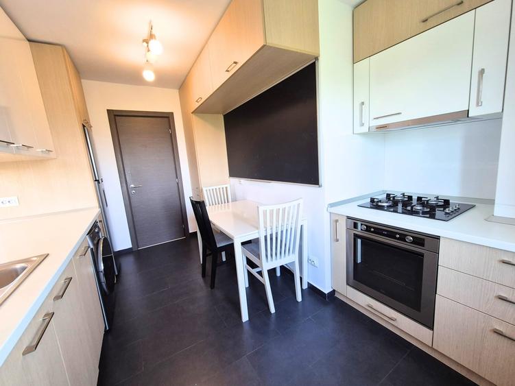 Apartament cu 3 camere decomandat în Metalurgie