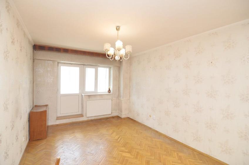 Apartament cu 4 camere decomandat în Titulescu