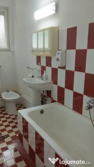 Apartament cu 3 camere decomandat în Universitate