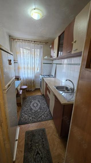 Apartament cu 3 camere semidecomandat, mobilat în Colentina