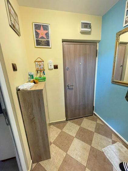 Apartament cu 2 camere semidecomandat, mobilat în Podul de Piatră