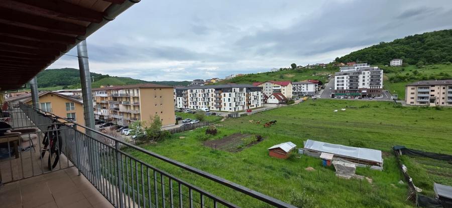 Apartament cu 2 camere semidecomandat, mobilat în Florești