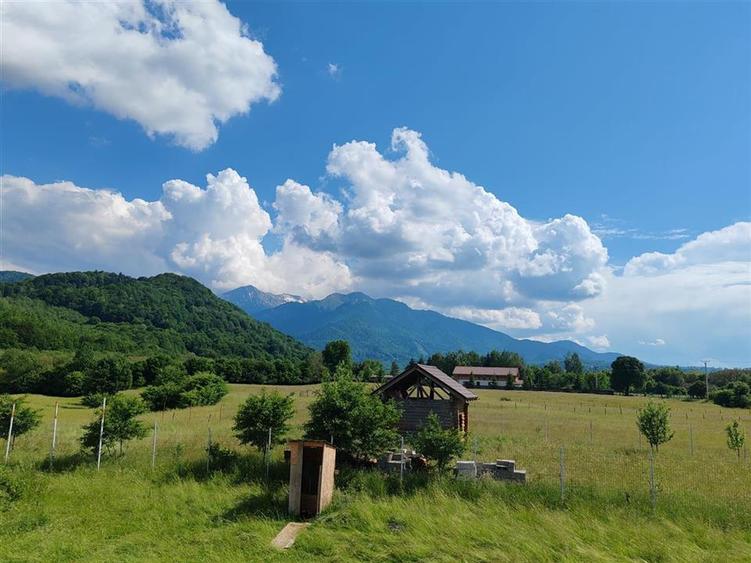 Casă cu 4 camere cu Teren 1000 Mp în Glăjărie