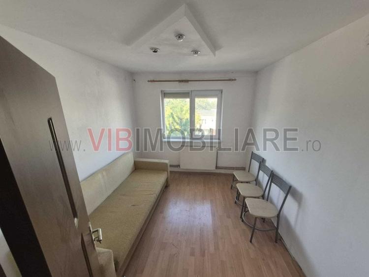 Apartament cu 3 camere semidecomandat în Șagului