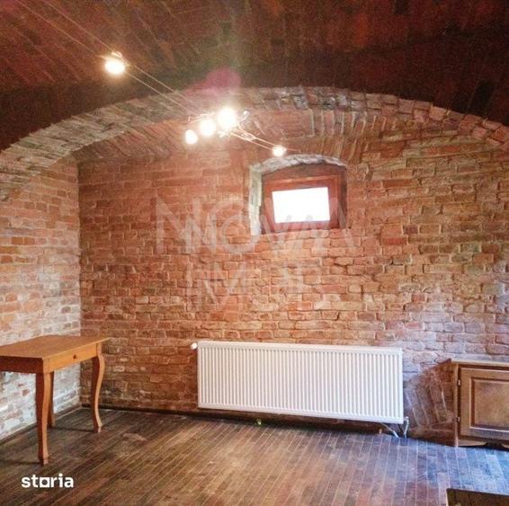 Casă cu 8 camere cu Teren 244 Mp în Central