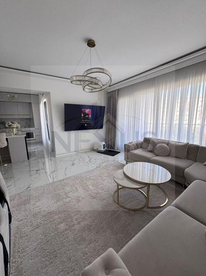 Apartament cu 3 camere semidecomandat, mobilat în Apărătorii Patriei