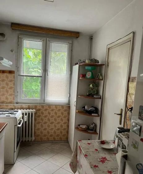 Apartament cu 3 camere semidecomandat în Brâncoveanu