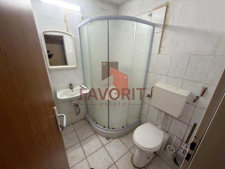 Casă individuală cu 16 camere cu Canalizare în Girocului
