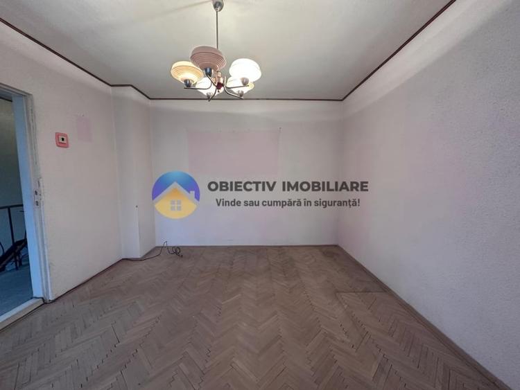 Casă cu 3 camere cu Canalizare în Central