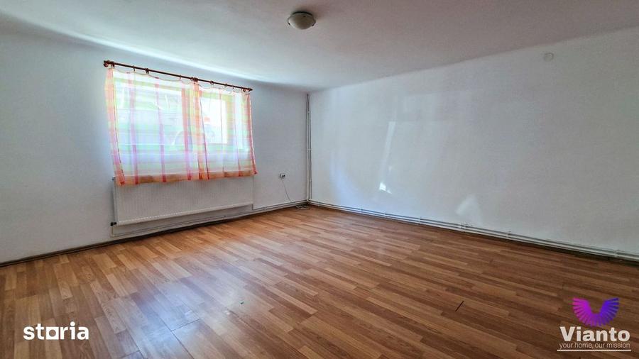 Casă cu 5 camere cu Teren 483 Mp în Trei Stejari