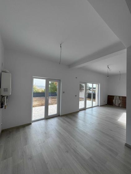 Casă cu 4 camere în Valea Lupului