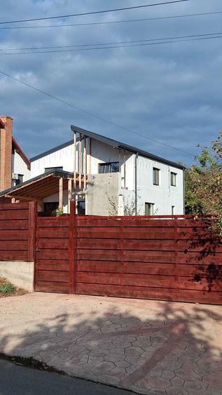 Casă cu 4 camere cu Teren 400 Mp în Balotești