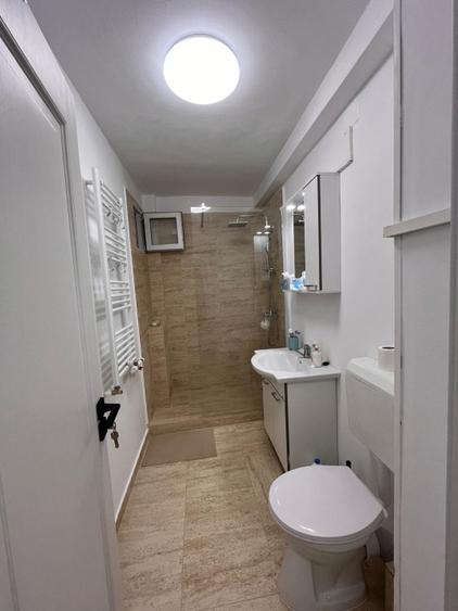 Apartament cu 3 camere semidecomandat în Titan