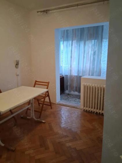 Apartament cu 3 camere decomandat în Gheorghe Lazăr