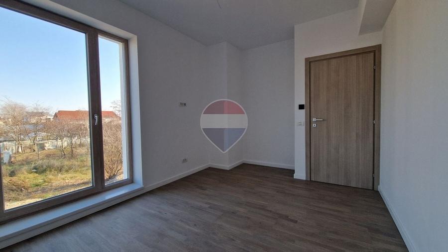 Duplex cu 4 camere cu Teren 250 Mp în Odăi