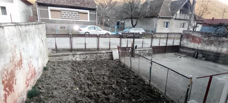 Casă cu 3 camere cu Canalizare în Moldova Nouă