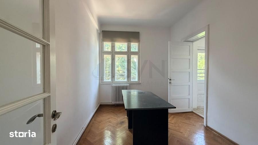 Casă cu 10 camere cu Teren 500 Mp în Floreasca