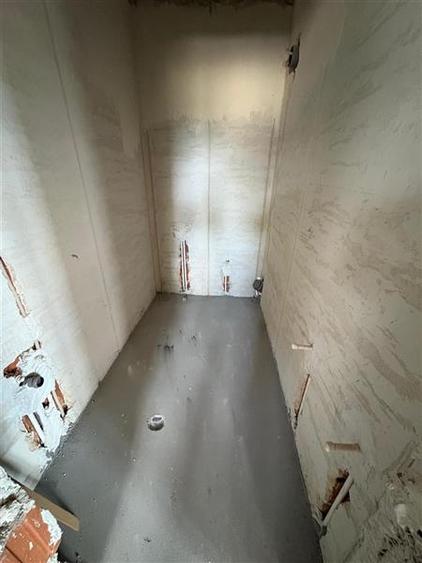 Apartament cu 4 camere semidecomandat în Aviației