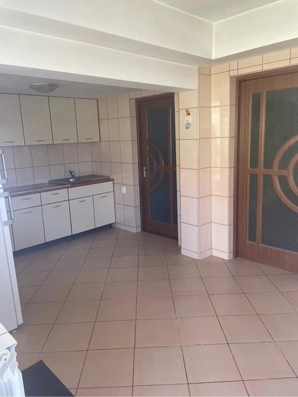 Casă cu 4 camere cu Teren 2500 Mp în Berceni
