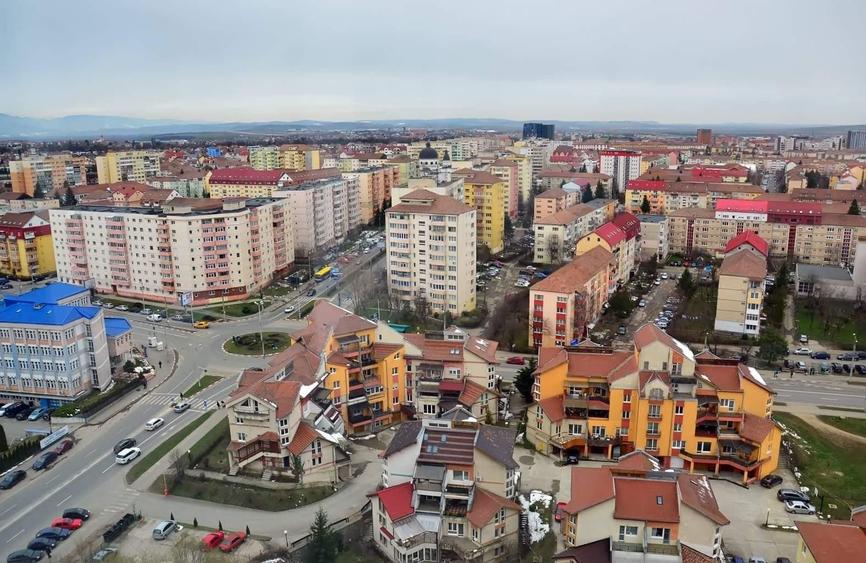 Penthouse cu 3 camere decomandat în Hipodrom 3