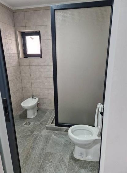 Casă cu 2 camere cu Canalizare în Central