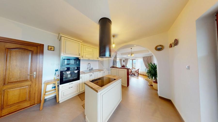 Casă individuală cu 5 camere cu Teren 1132 Mp în Cisnădioara