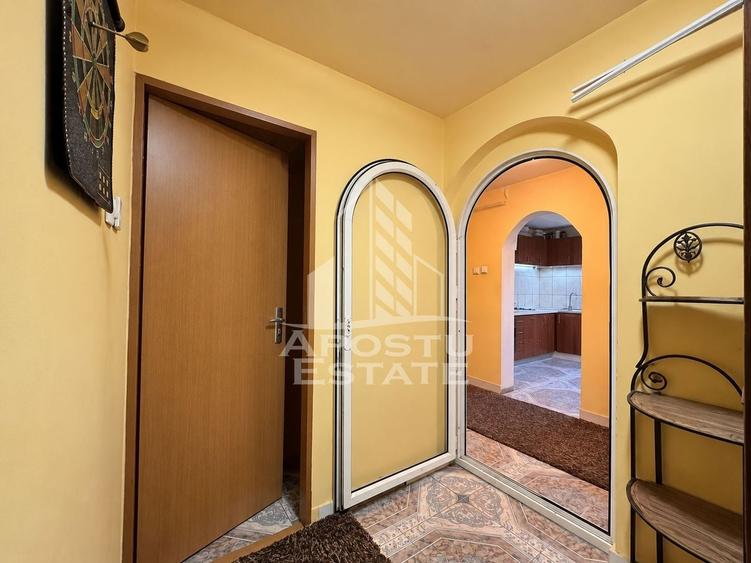 Apartament cu 3 camere decomandat în Girocului