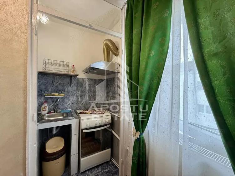 Apartament cu 2 camere semidecomandat în Complex Studențesc