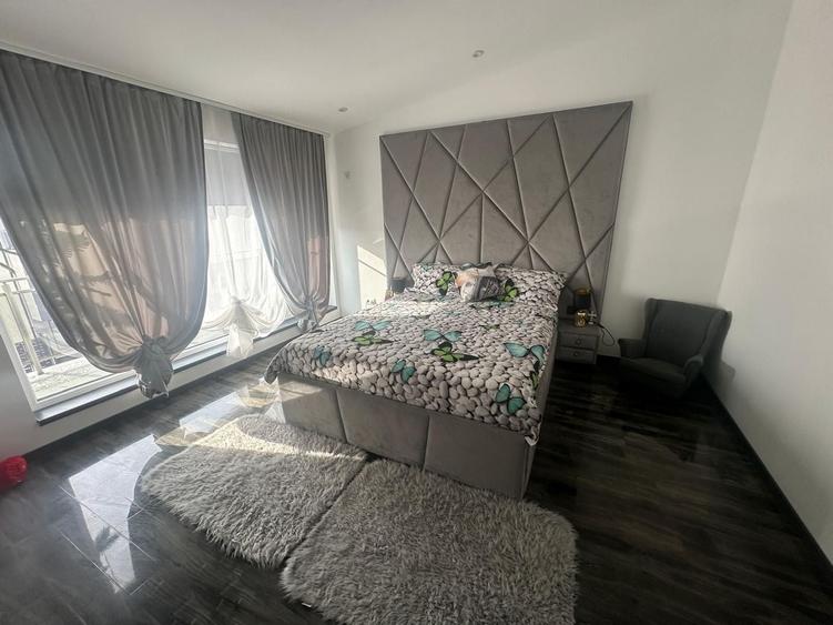 Casă individuală cu 6 camere cu Canalizare în Central