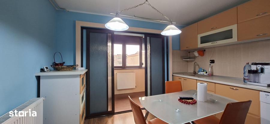 Apartament cu 3 camere decomandat în Mazepa 2
