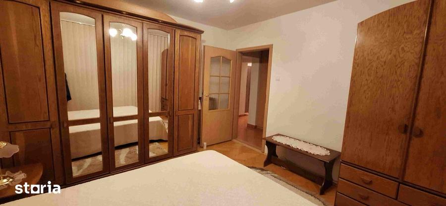 Apartament cu 3 camere decomandat în Gară