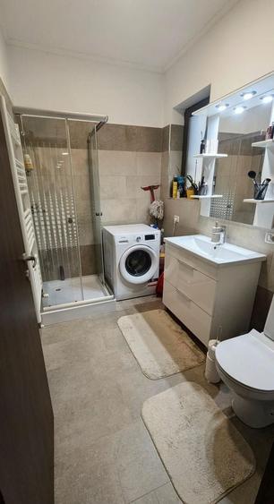 Apartament cu 3 camere decomandat, mobilat în Girocului