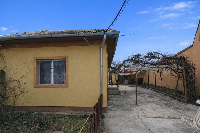 Casă individuală cu 2 camere cu Garaj în Semicentral
