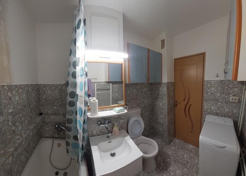 Garsonieră decomandată în Central