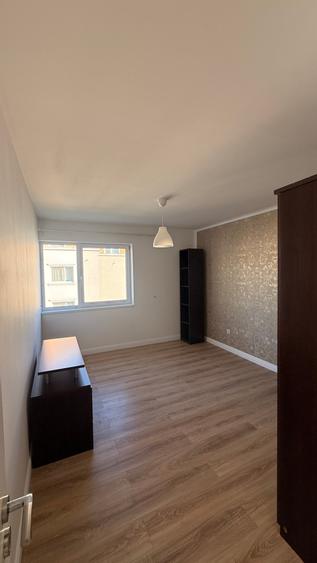 Apartament cu 3 camere decomandat în Vest