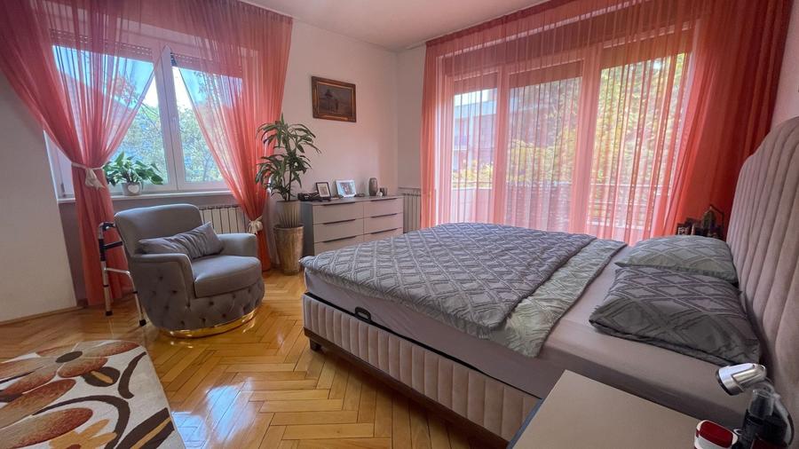Apartament cu 2 camere semidecomandat, mobilat în Medicină