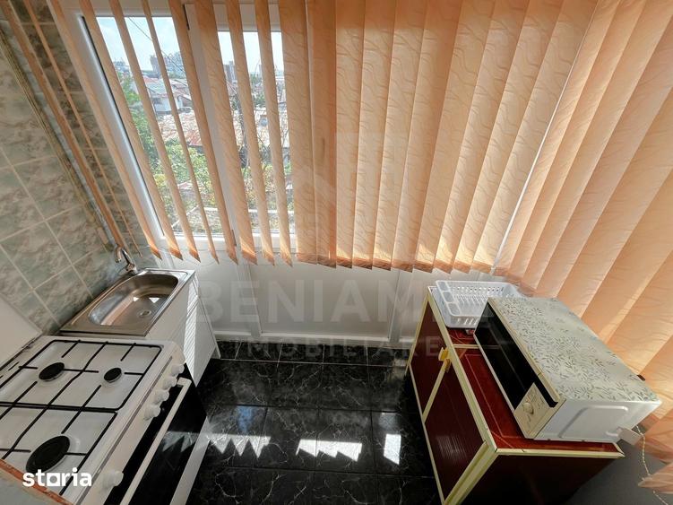 Apartament cu 2 camere decomandat în Craiovița Nouă