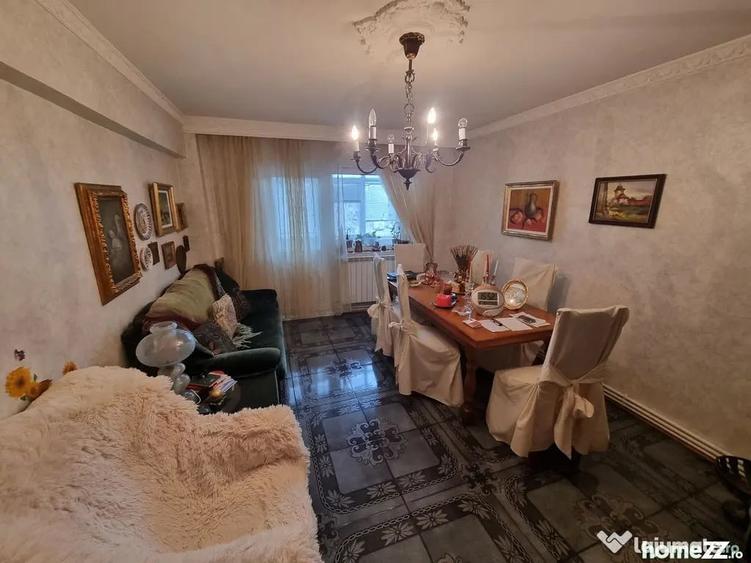 Apartament cu 4 camere decomandat în Faleza Nord