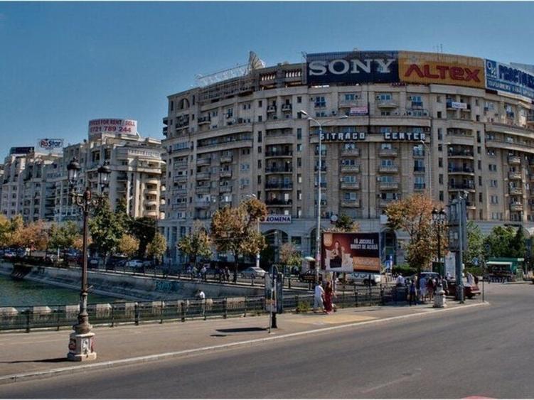 Birou, de 1,100 mp, în P-ța Unirii