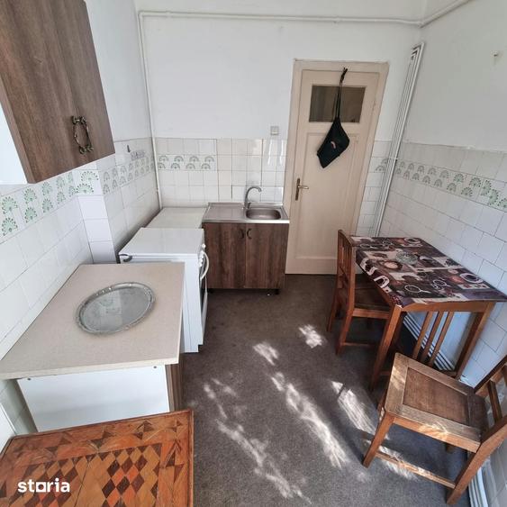 Apartament cu 3 camere semidecomandat în Cotroceni