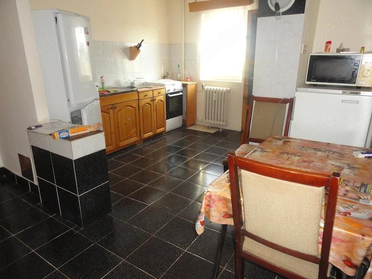 Apartament cu 3 camere semidecomandat în Micălaca
