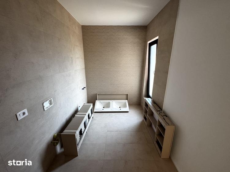 Casă cu 4 camere cu Teren 500 Mp în Tomești