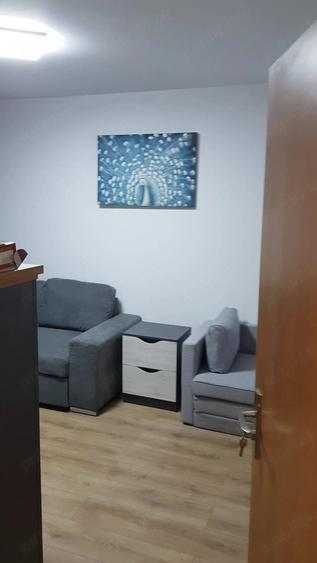 Apartament cu 4 camere decomandat în Baza 3