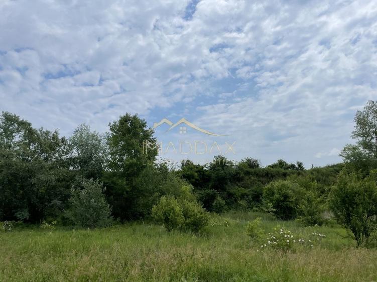 Teren Construcții intravilan de 1439 mp, în Crețești